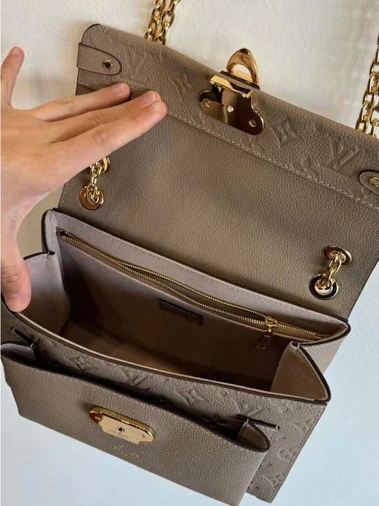 Designer-Style Taupe Leather Shoulder Bag with Gold Chain - Picture 4 of 10